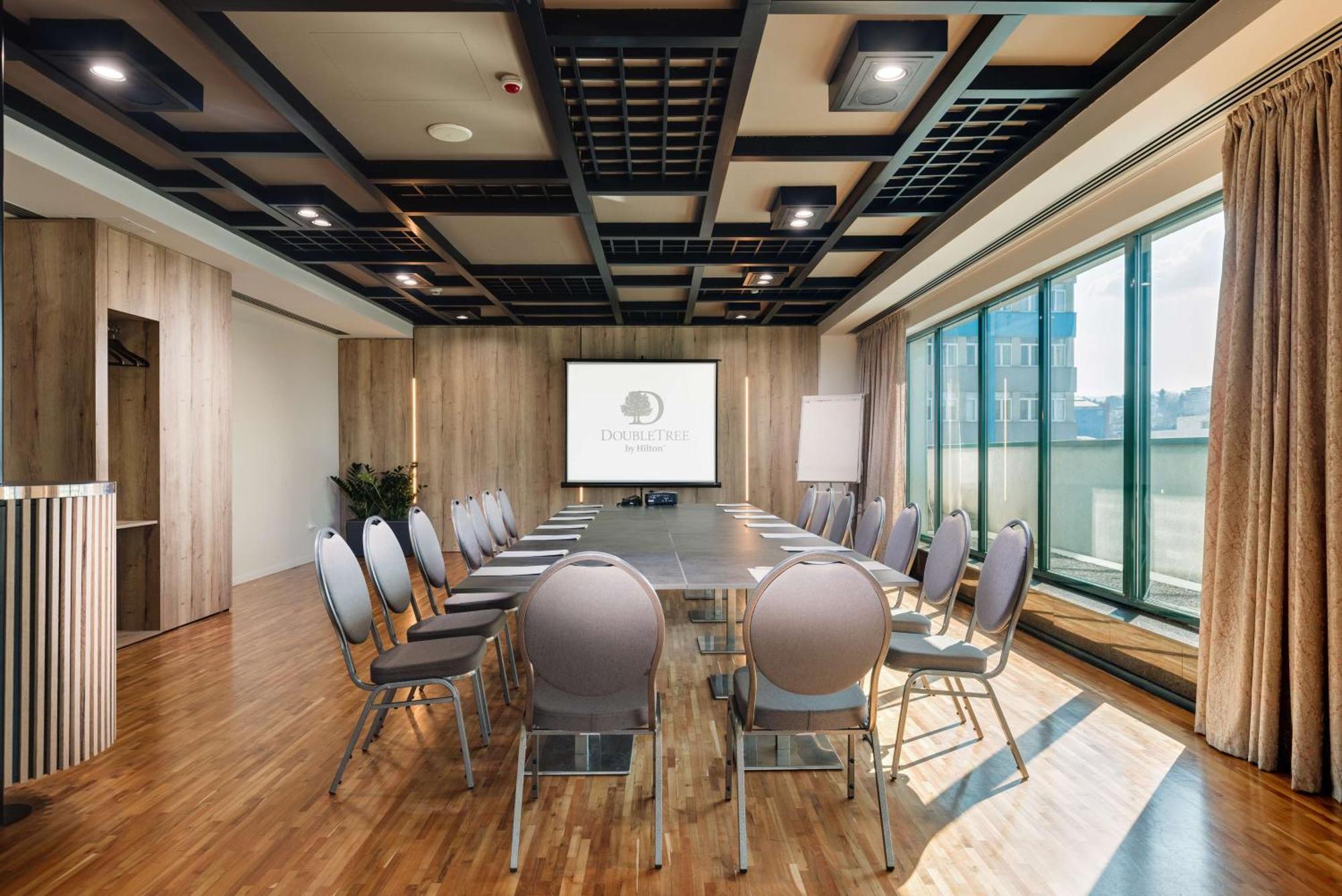Doubletree By Hilton Hotel Cluj - City Plaza Dış mekan fotoğraf Meeting room